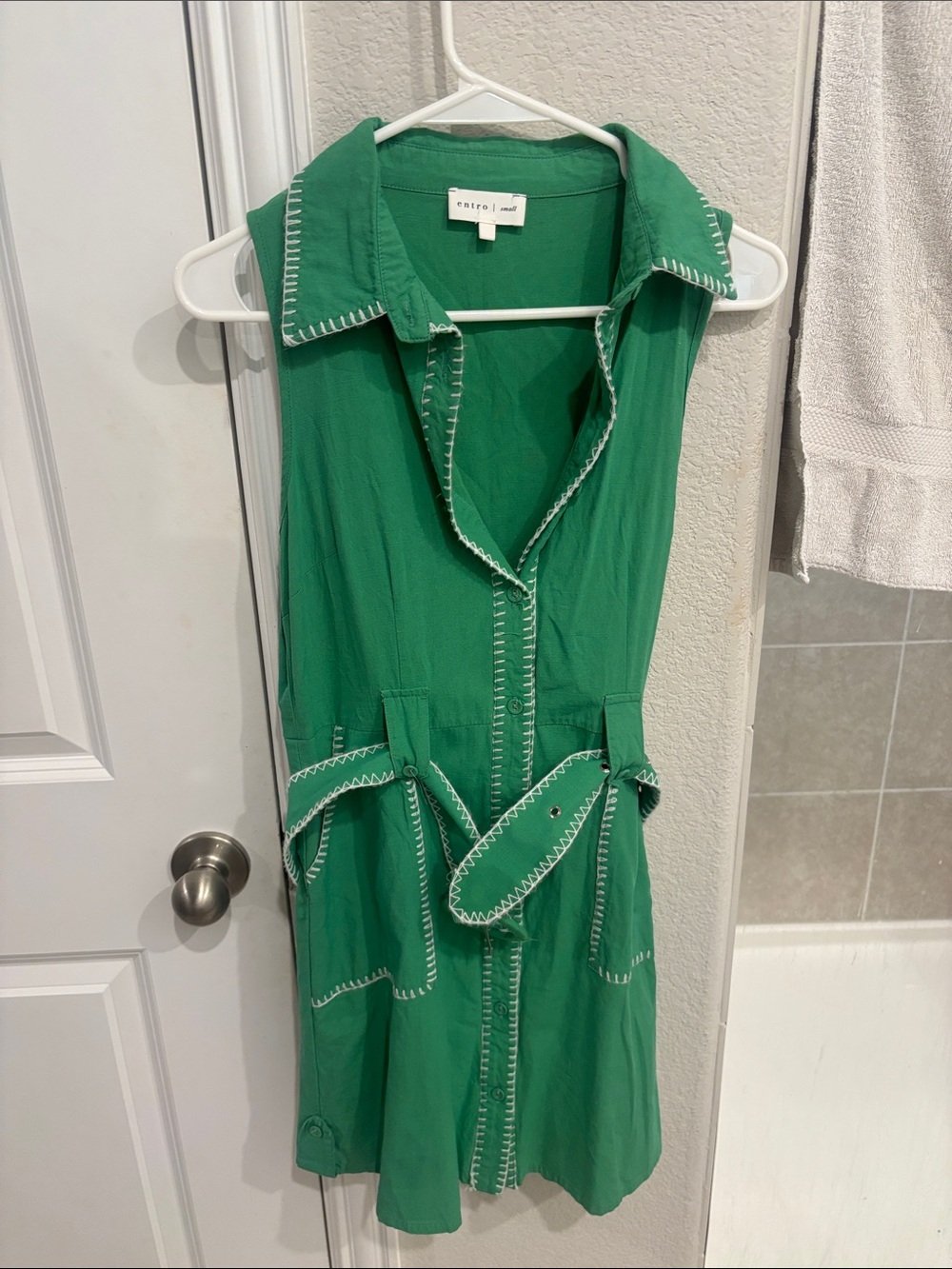 Entro Green Sleeveless Shirt Dress with Contrast Stitching